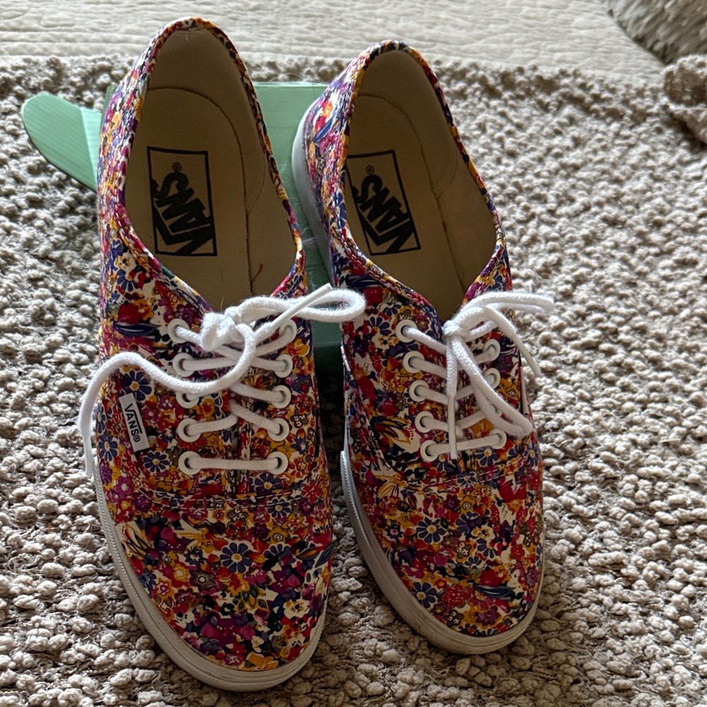 Vans Women’s Colorful Floral Sneakers size 8 US EUC